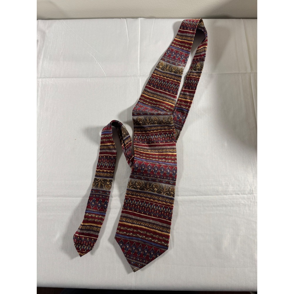 Roundtree & Yorke Mens Silk Tie Burgundy Gold Geometric Medallion Handmade USA